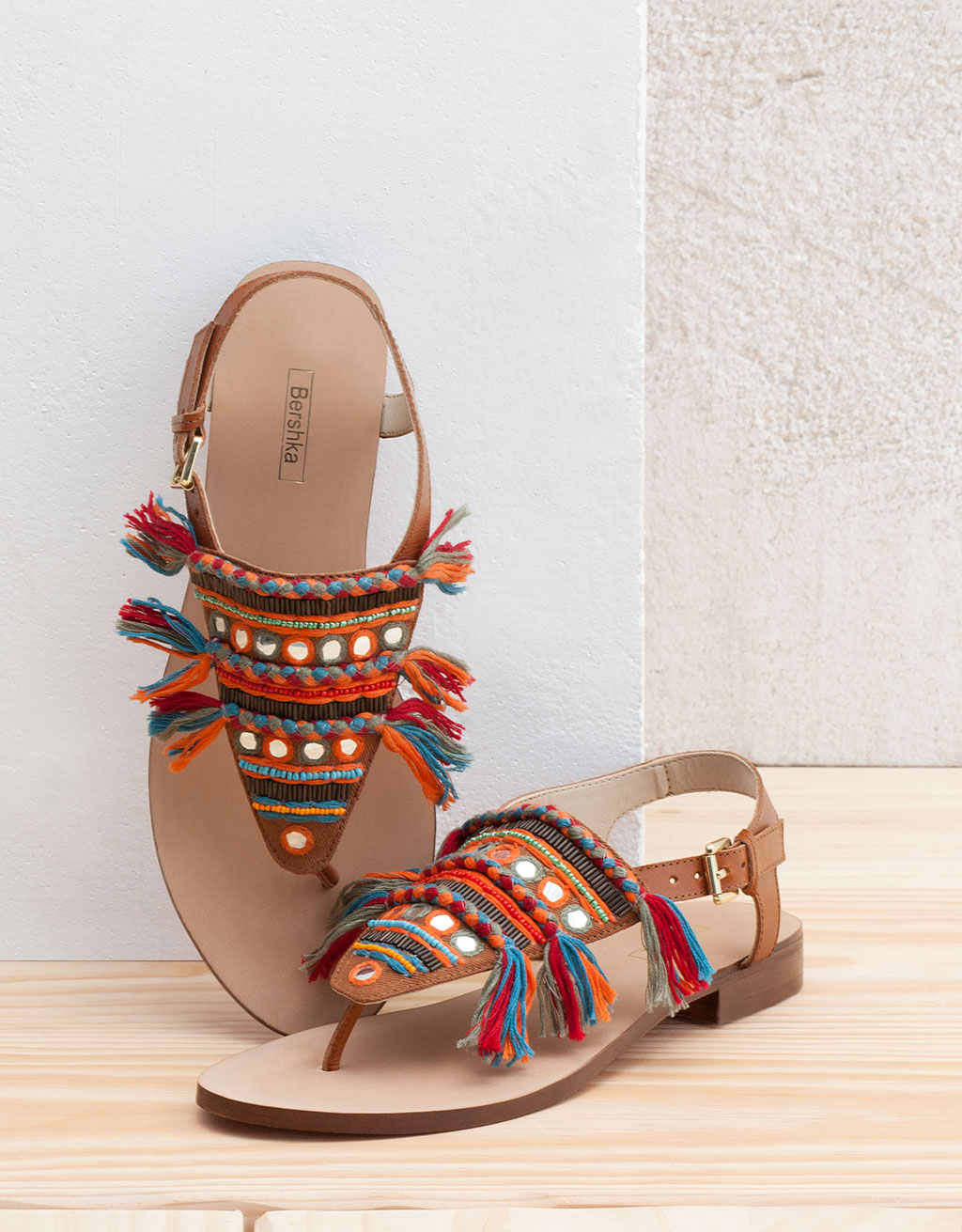 Sandales plates multicolores clearance
