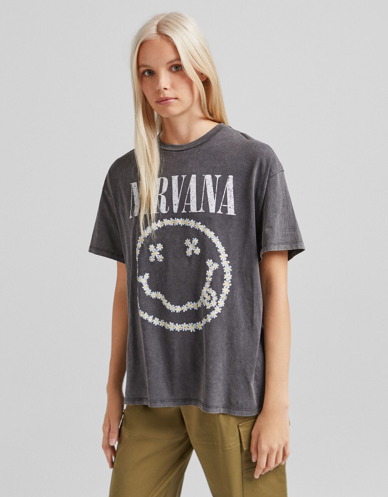 Bershka Camiseta Manga Corta Nirvana Flores Mujer L Negro