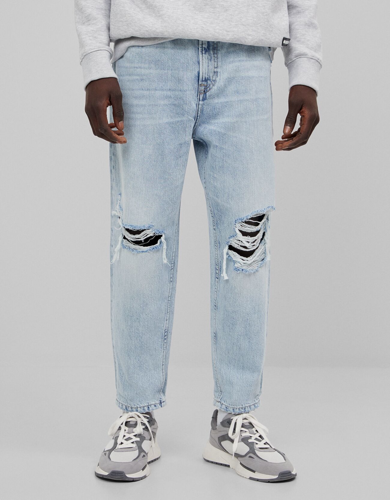 Artikel klicken und genauer betrachten! - Loose Fit Jeans Mit Rissen Color: Hellblau Size: 36 Material: Baumwolle Farbe: Hellblau Größe: 36 | im Online Shop kaufen