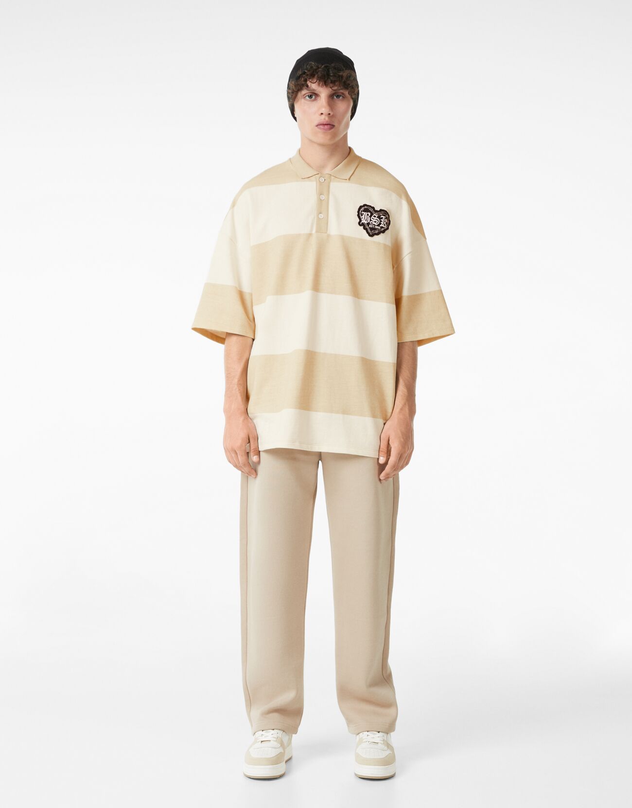 Bershka T-Shirt Polo Manches Courtes Imprimé Gothique Homme S Camel