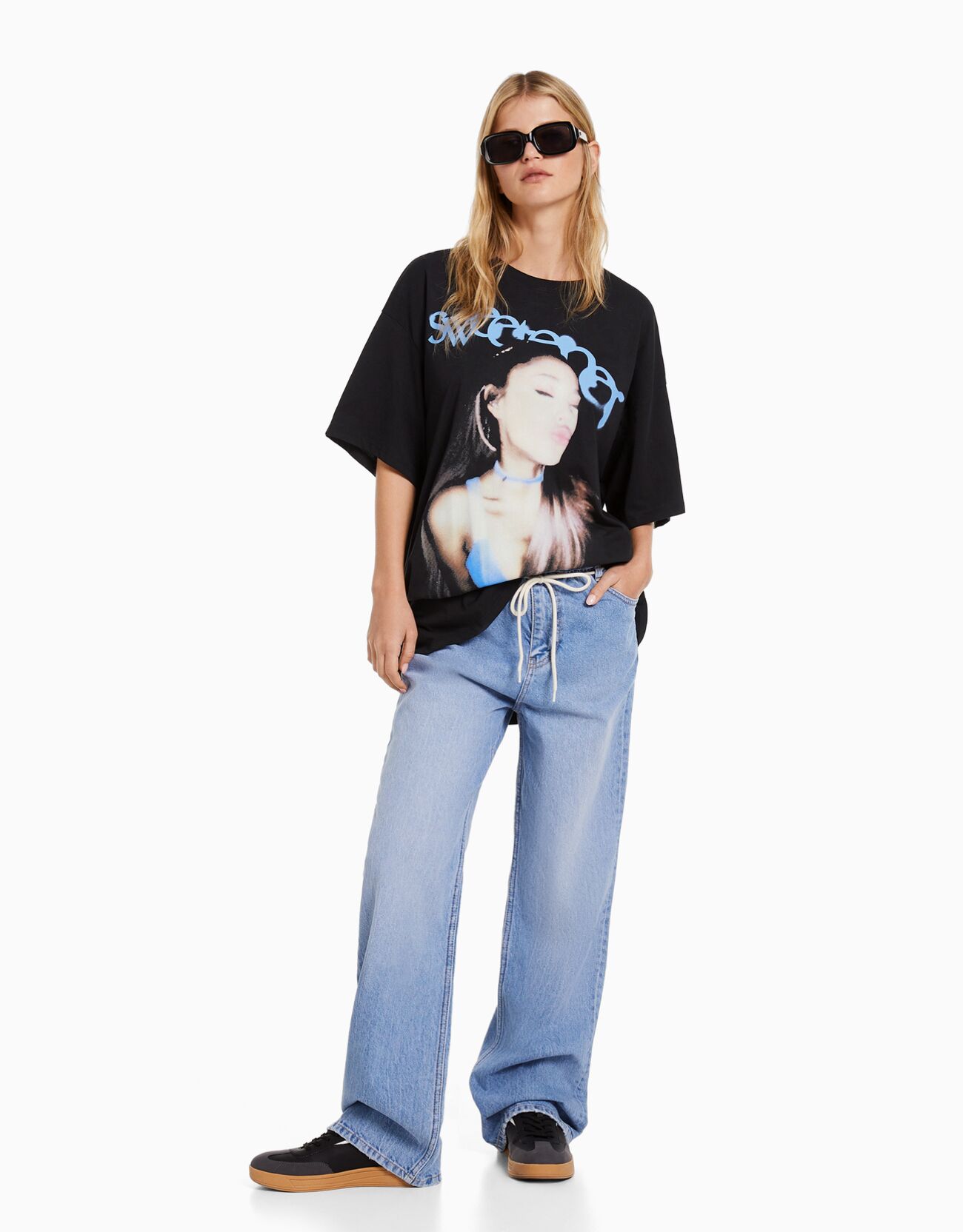 Bershka T-Shirt Met Ariana Grande-Print En Korte Mouw Dames 10-12 Zwart