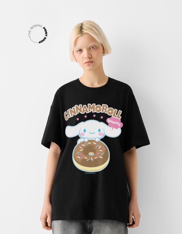 Bershka Oversize-T-Shirt Cinnamoroll Mit Kurzen Ärmeln Und Print Damen L Schwarz