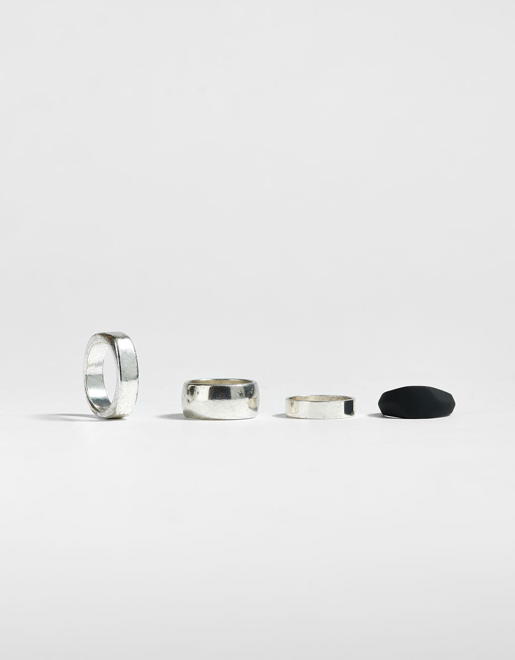 Shoptagr Conjunto 4 Aneis Geometricos By Bershka