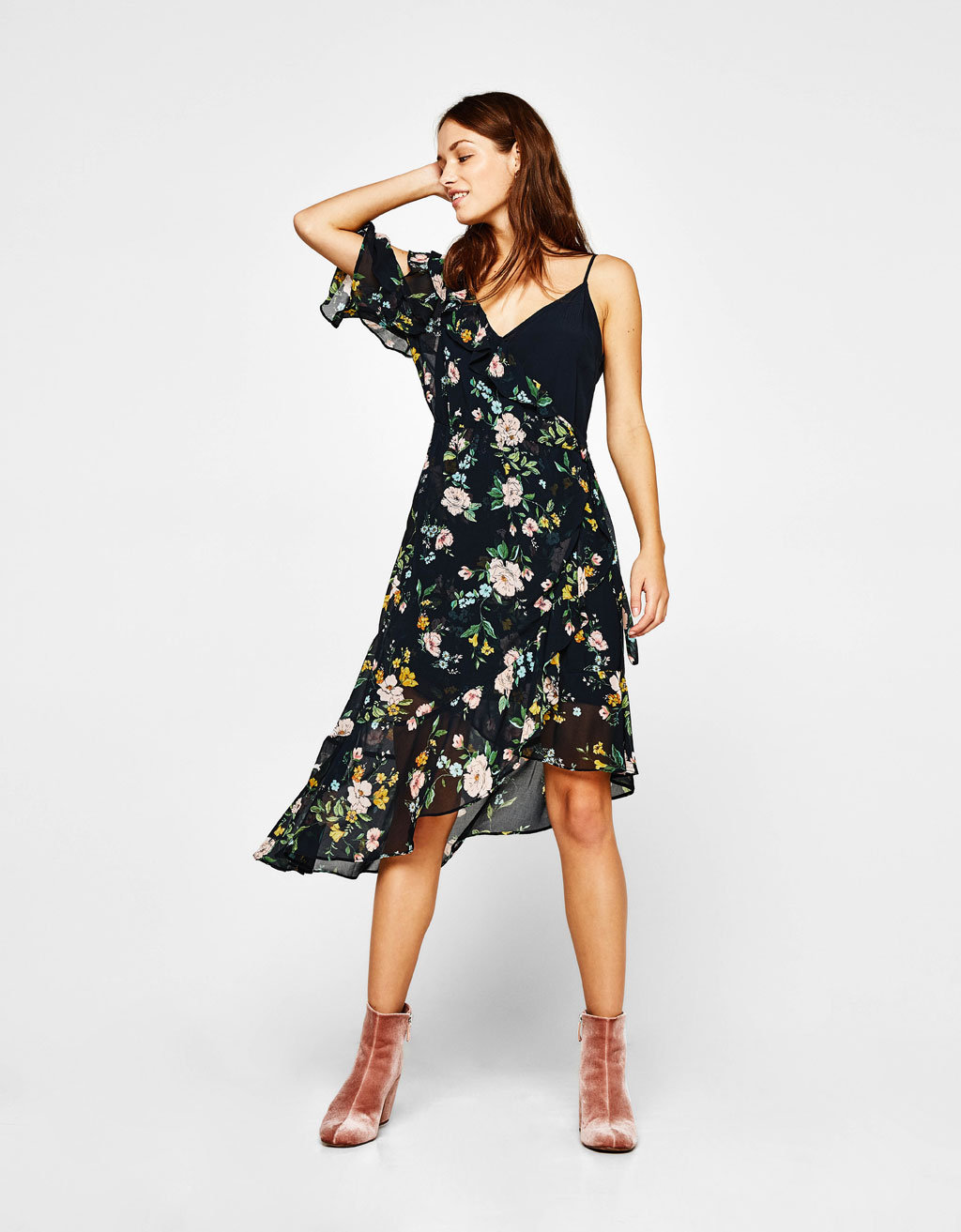 Vestido assimétrico com folhos