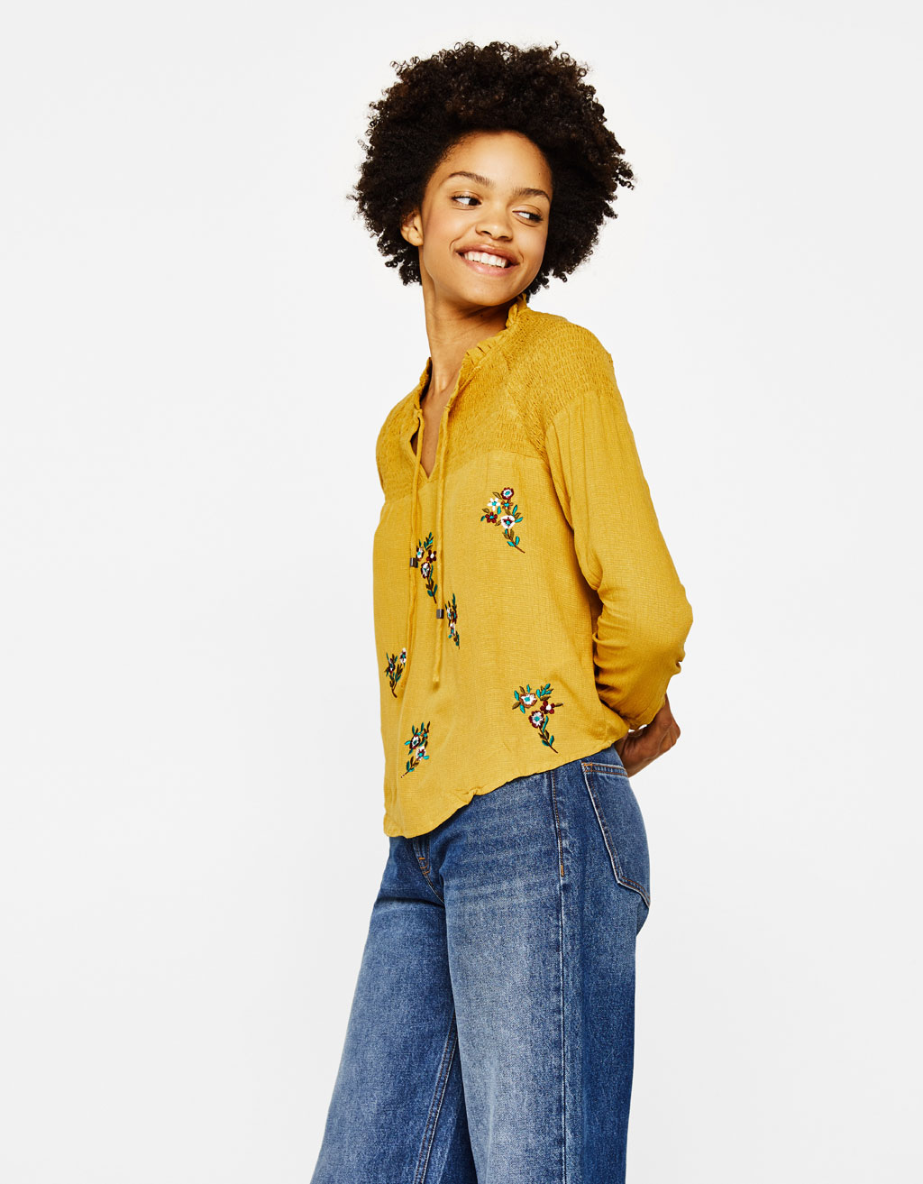 Blusa com bordado de flores