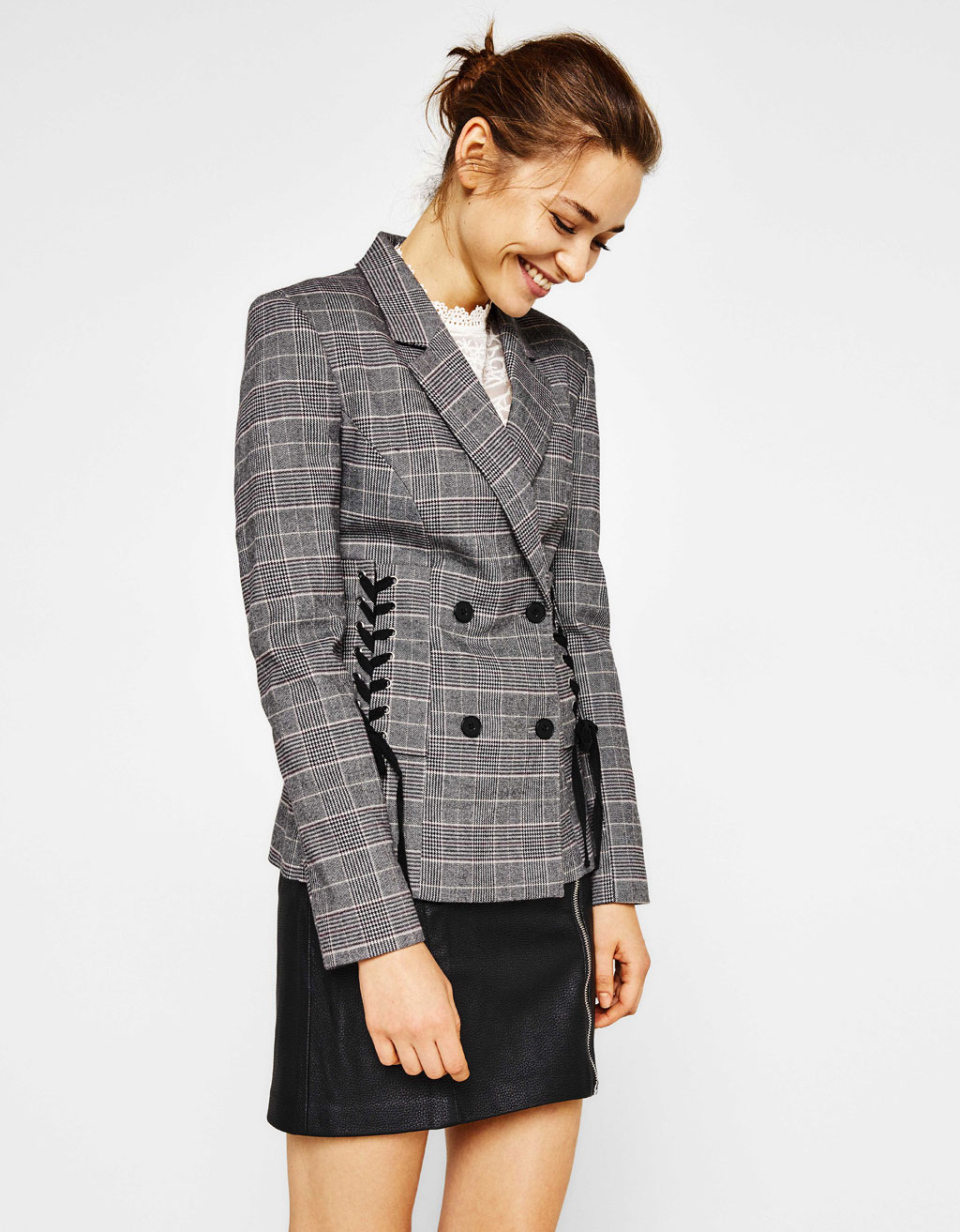 Camisa aos quadrados com laçada