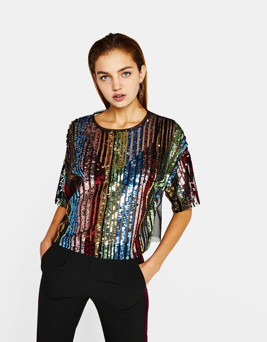 Camiseta de lentejuelas con tul en la espalda
