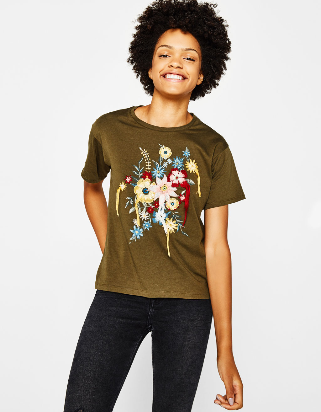 T-shirt com bordado de flores