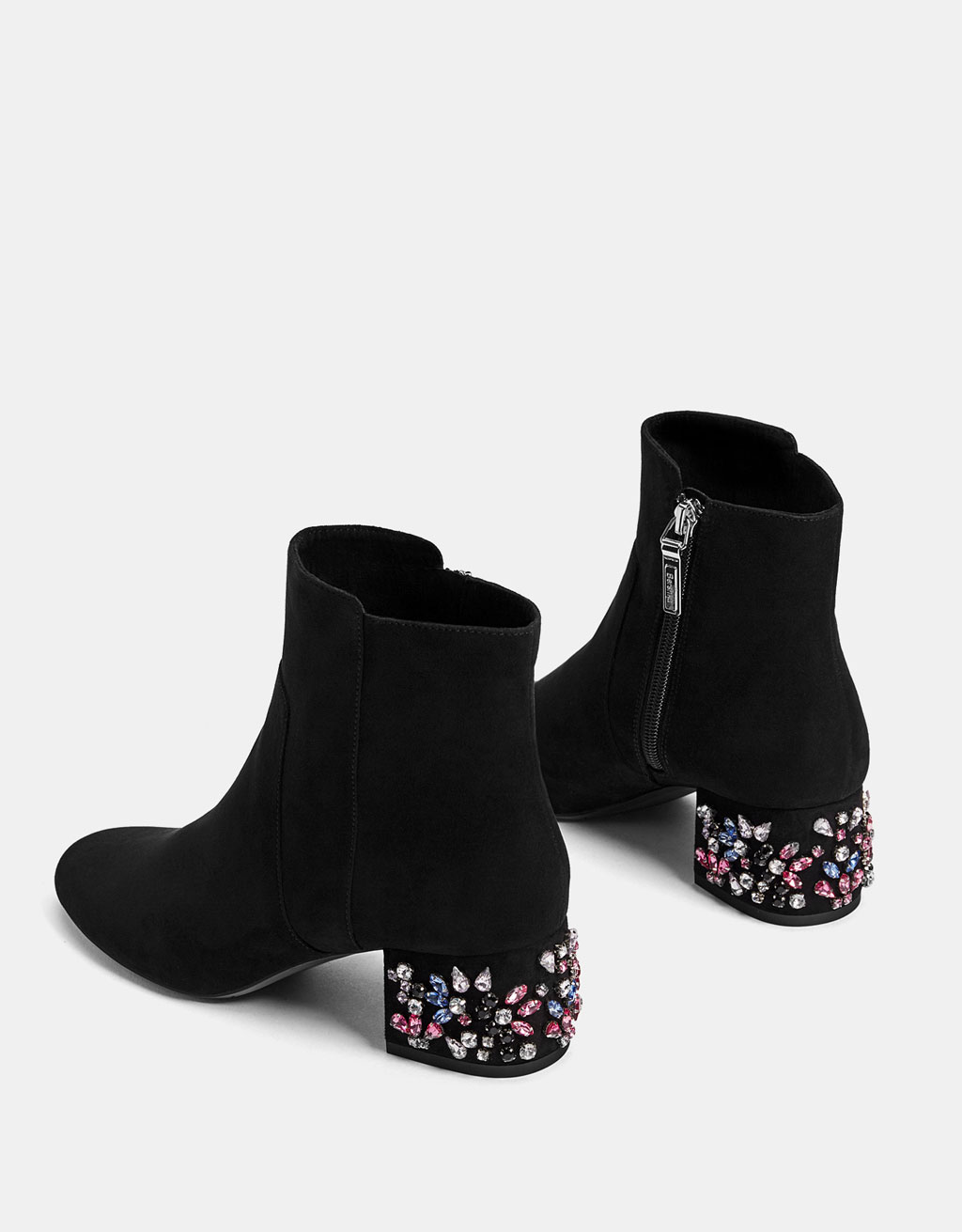 Botim de tacão médio com jóias