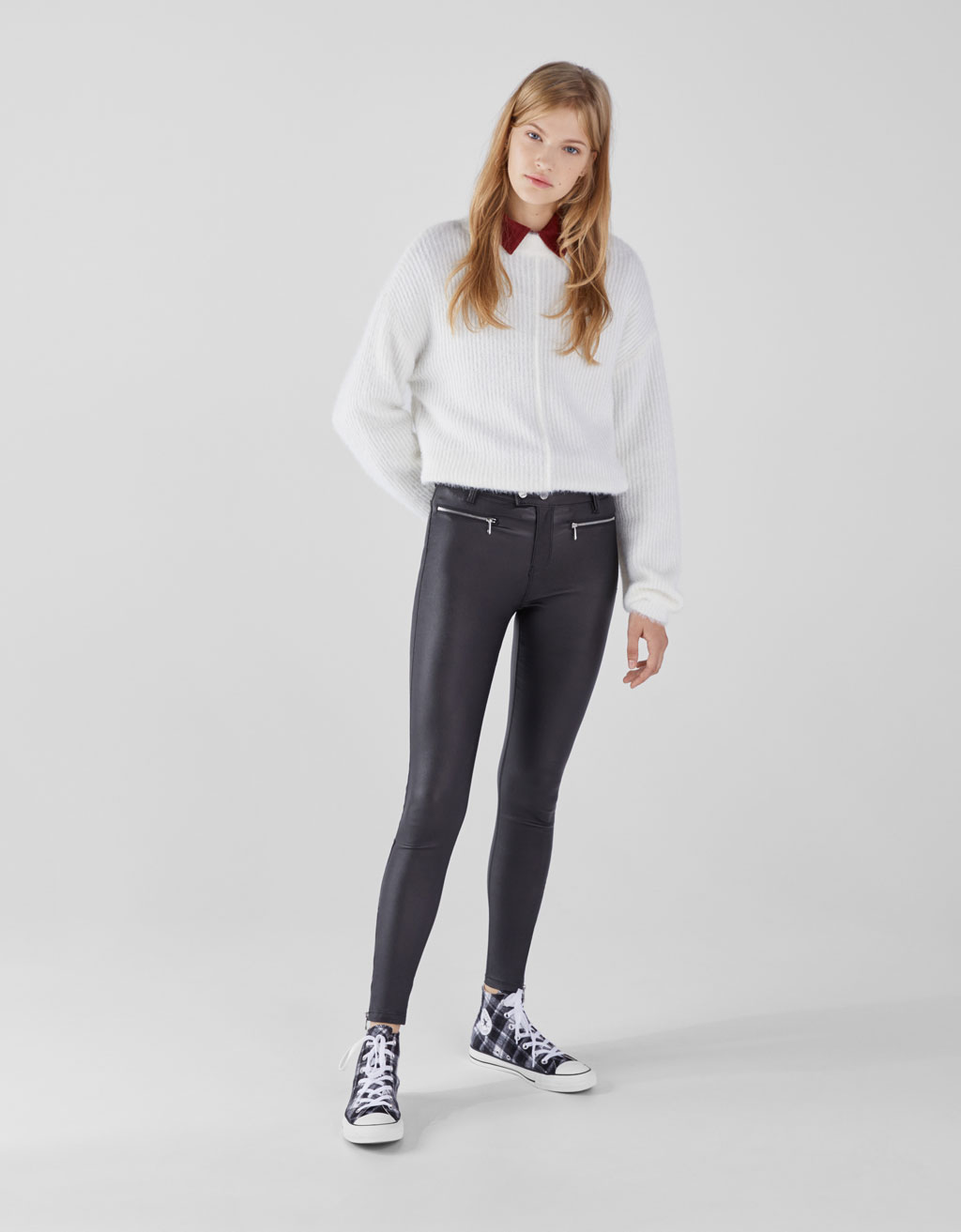 Pantalón efecto encerado - Zapatos - Bershka Ecuador