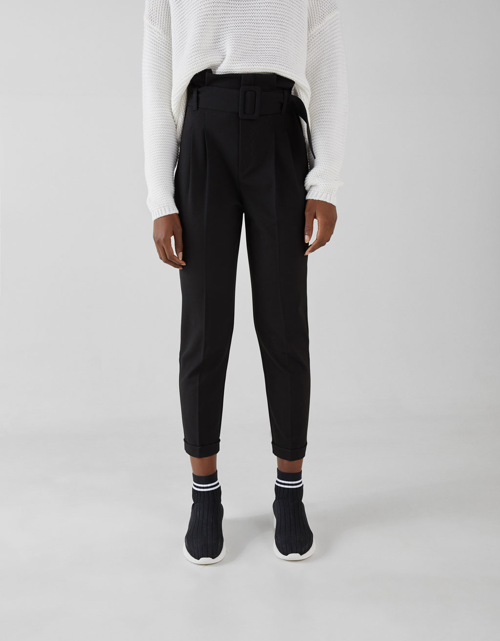 Polla Styl Psaxnw Ahtthto X Bershka Mayrh Pantelonia