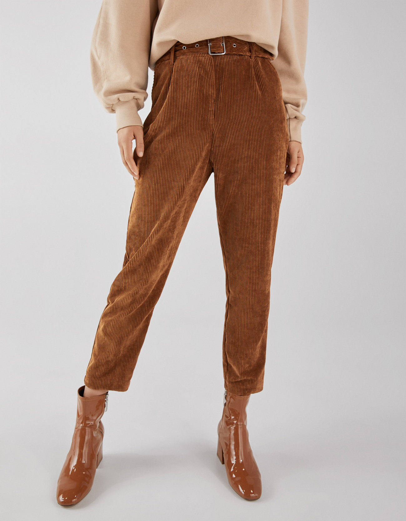 Kemerli Fitilli Kadife Carrot Pantolon Ayakkabi Bershka Turkey