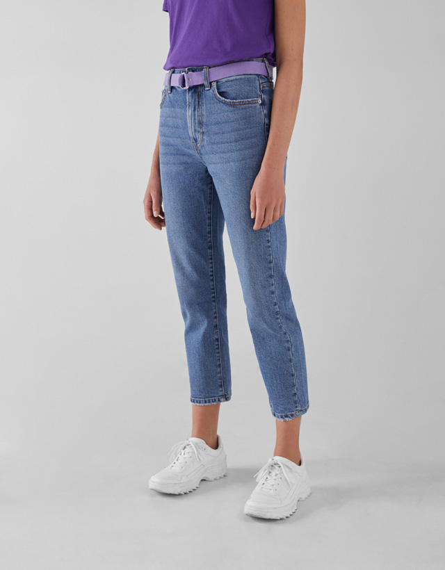Straight-Jeans mit Gürtel