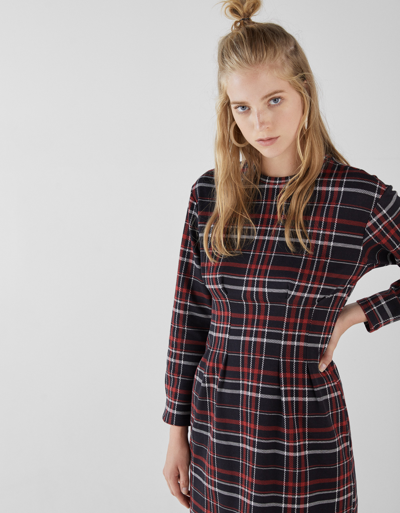 Short dress with darts - Woman | Bershka