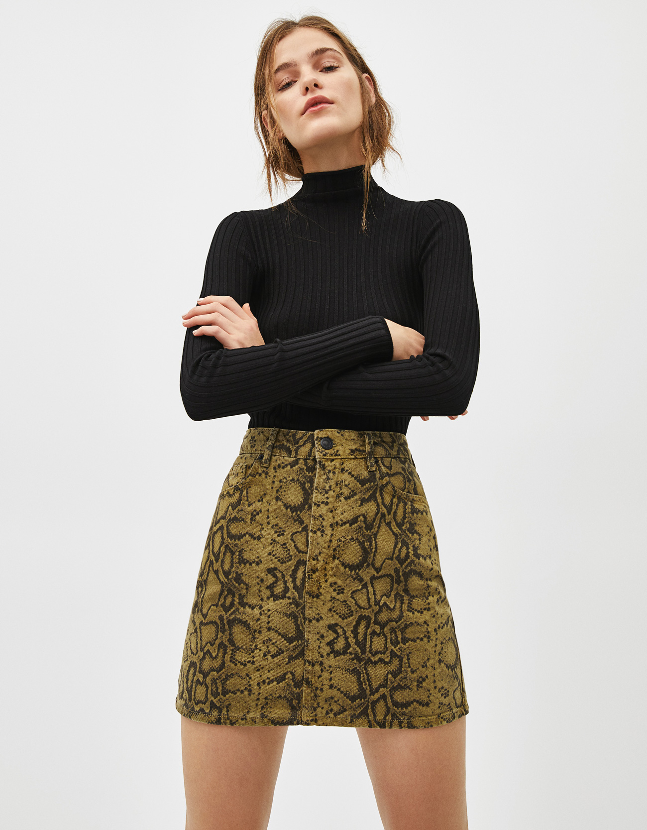Snakeskin print denim skirt - Woman | Bershka