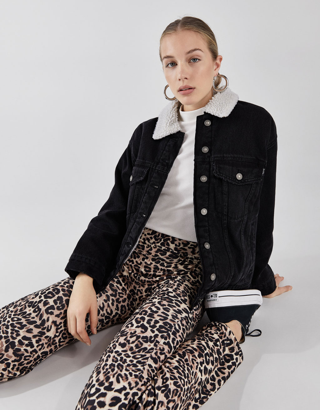 Denim jacket with faux shearling lining 