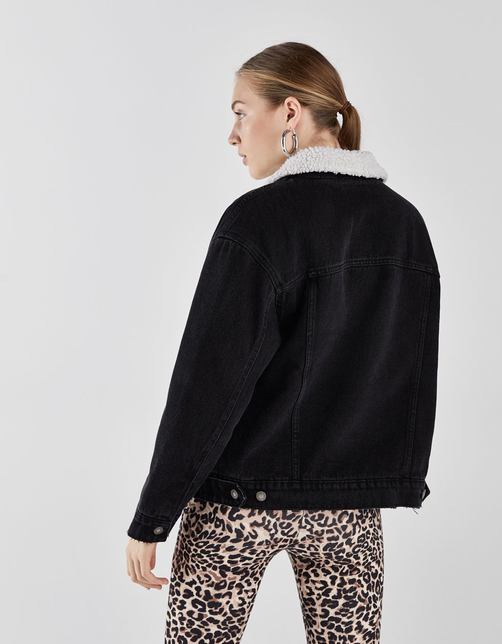 Denim jacket with faux shearling lining 