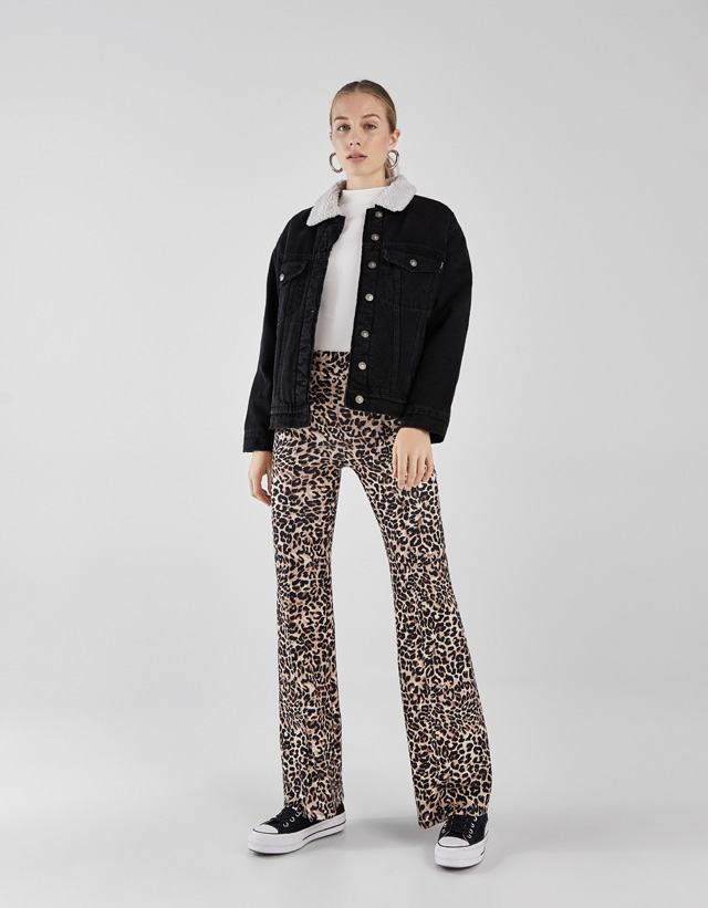 Denim jacket with faux shearling lining 