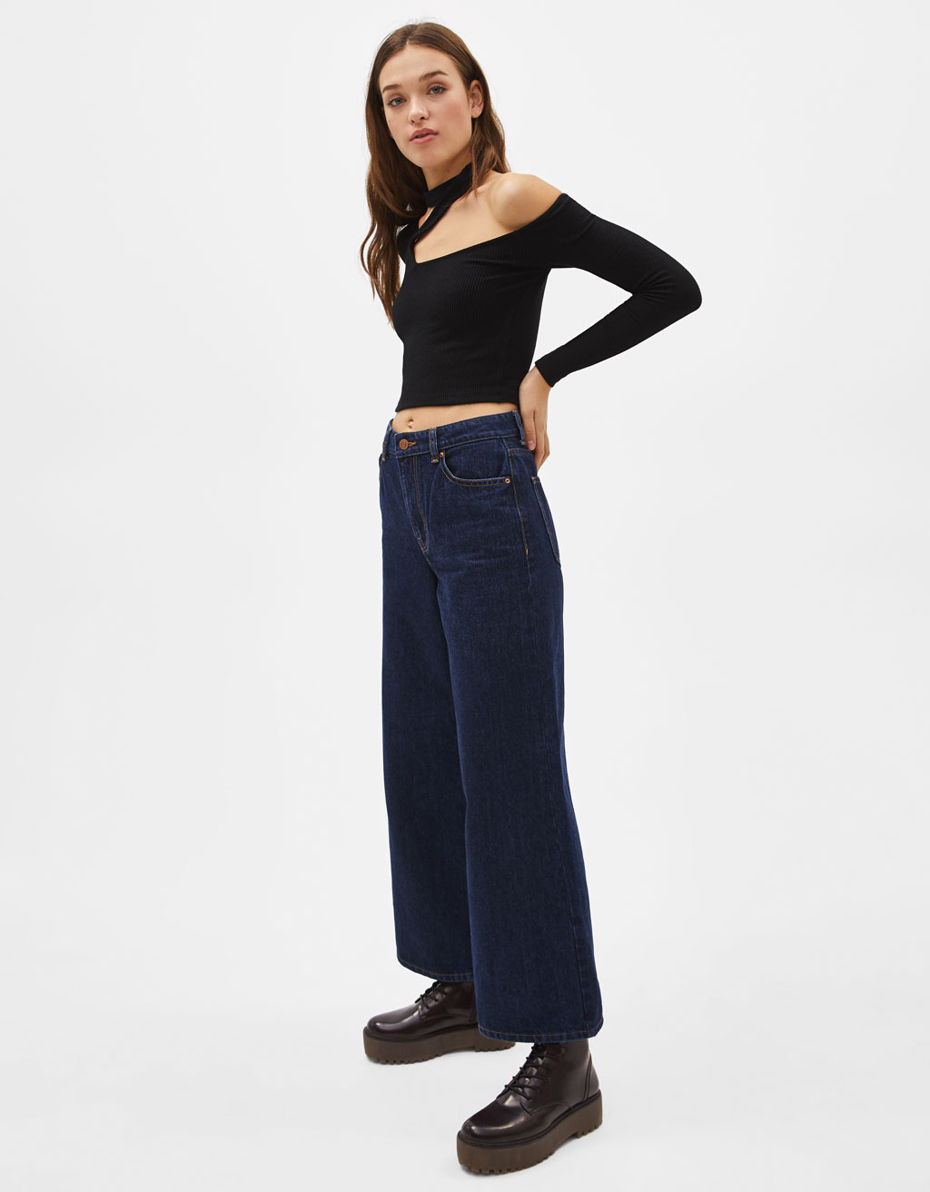 top avec collier ras de cou top avec collier ras de cou
