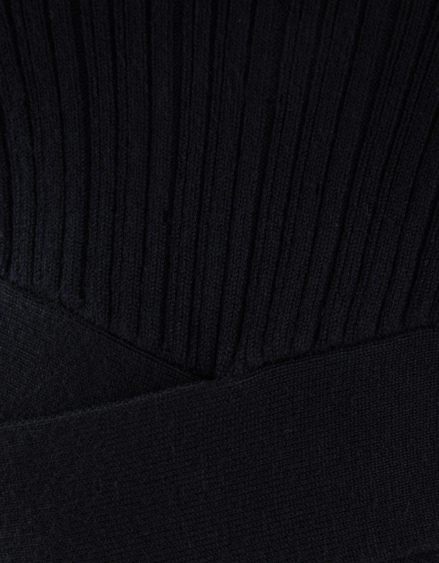 Kurzärmeliger Pullover im Rippenstrick mit gekreuztem Band