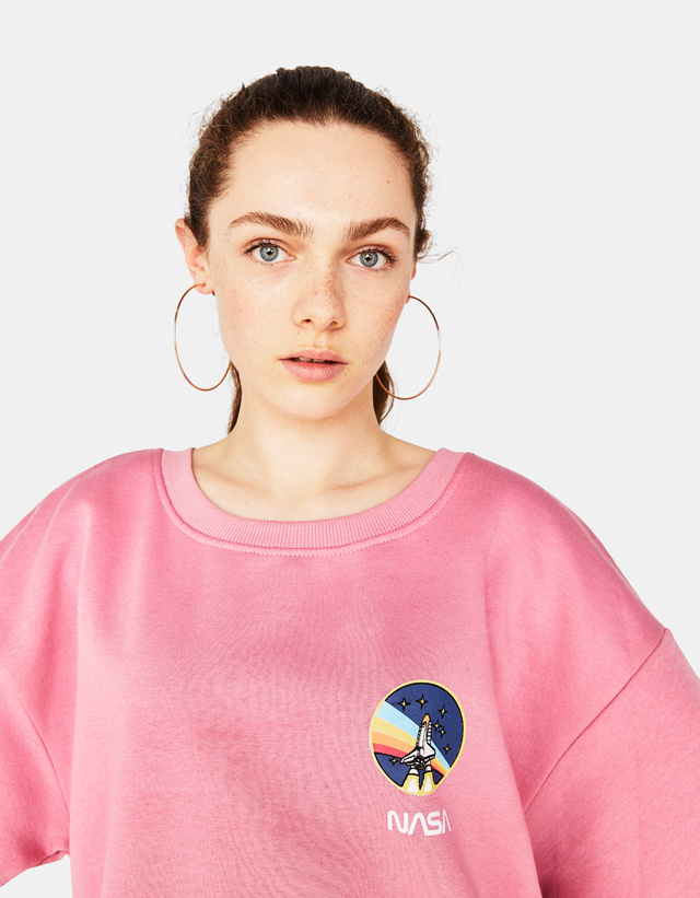 Bershka BLOBER JERSEY FELPA OVERSIZE PRINT NASA at Â£17.99 | love the brands