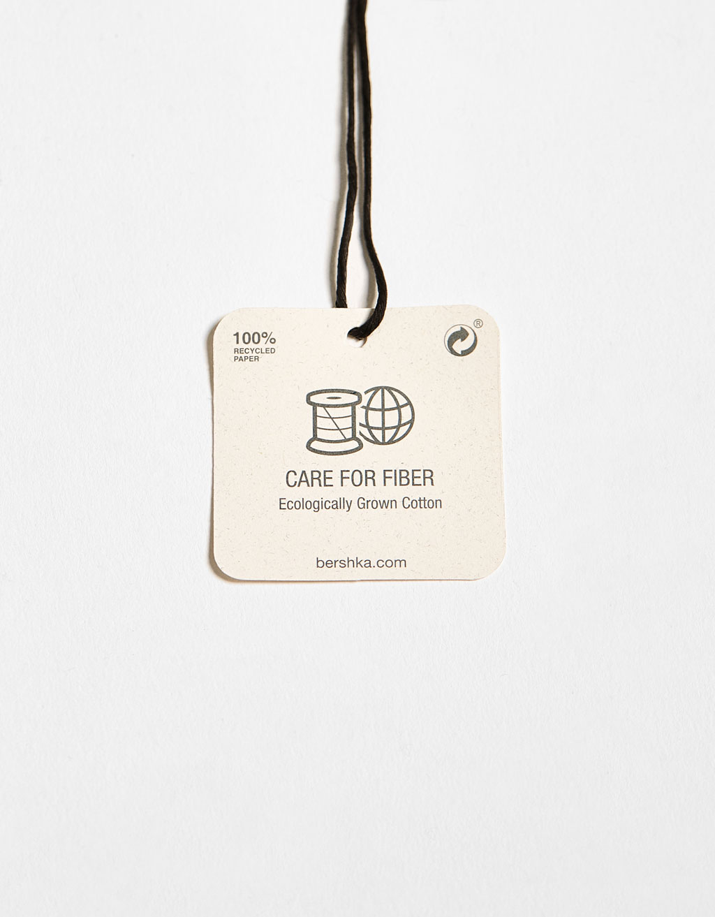 T-shirt de algodão orgânico com gola alta