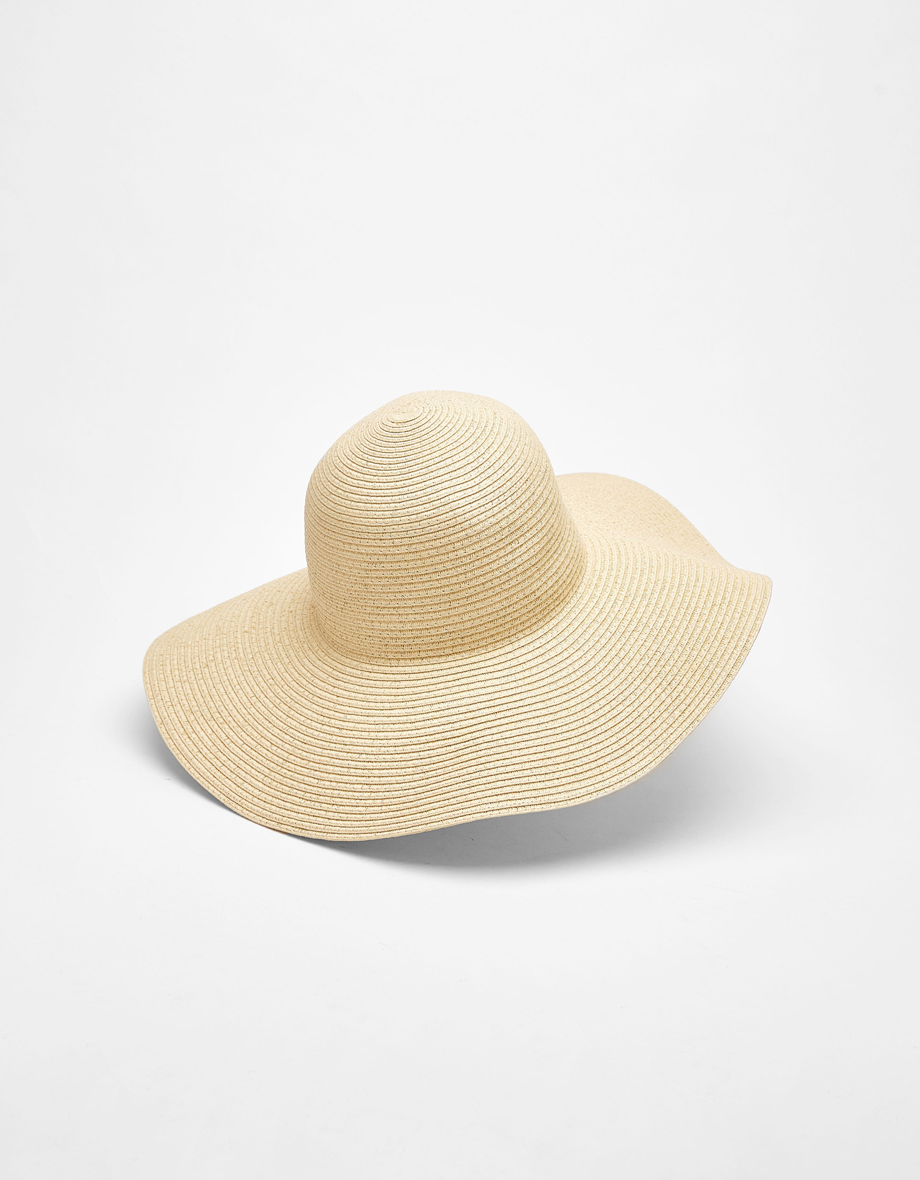 shlyapa s shirokimi polyami shlyapa