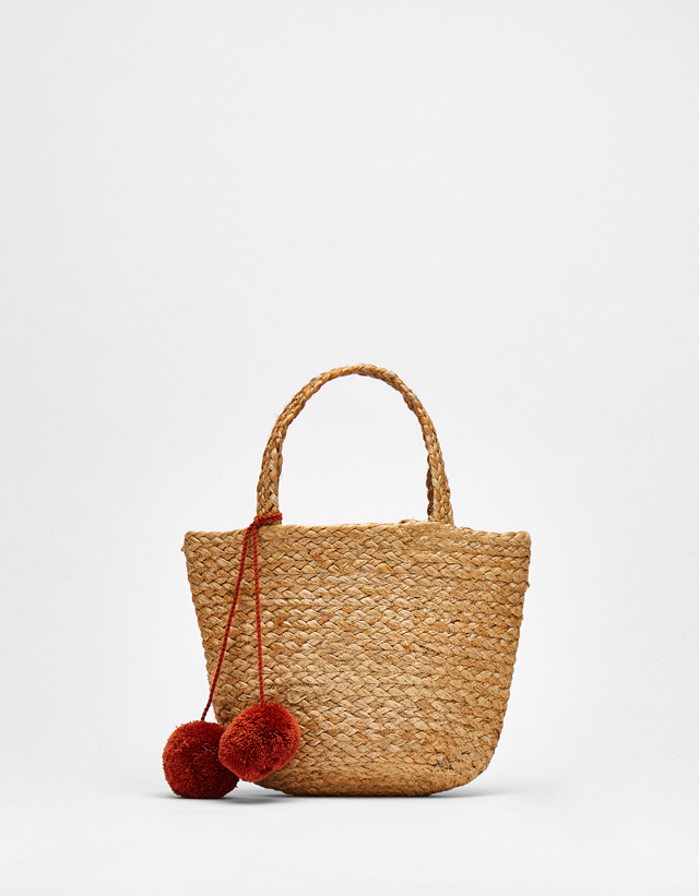 Cesta rafia con pompón
