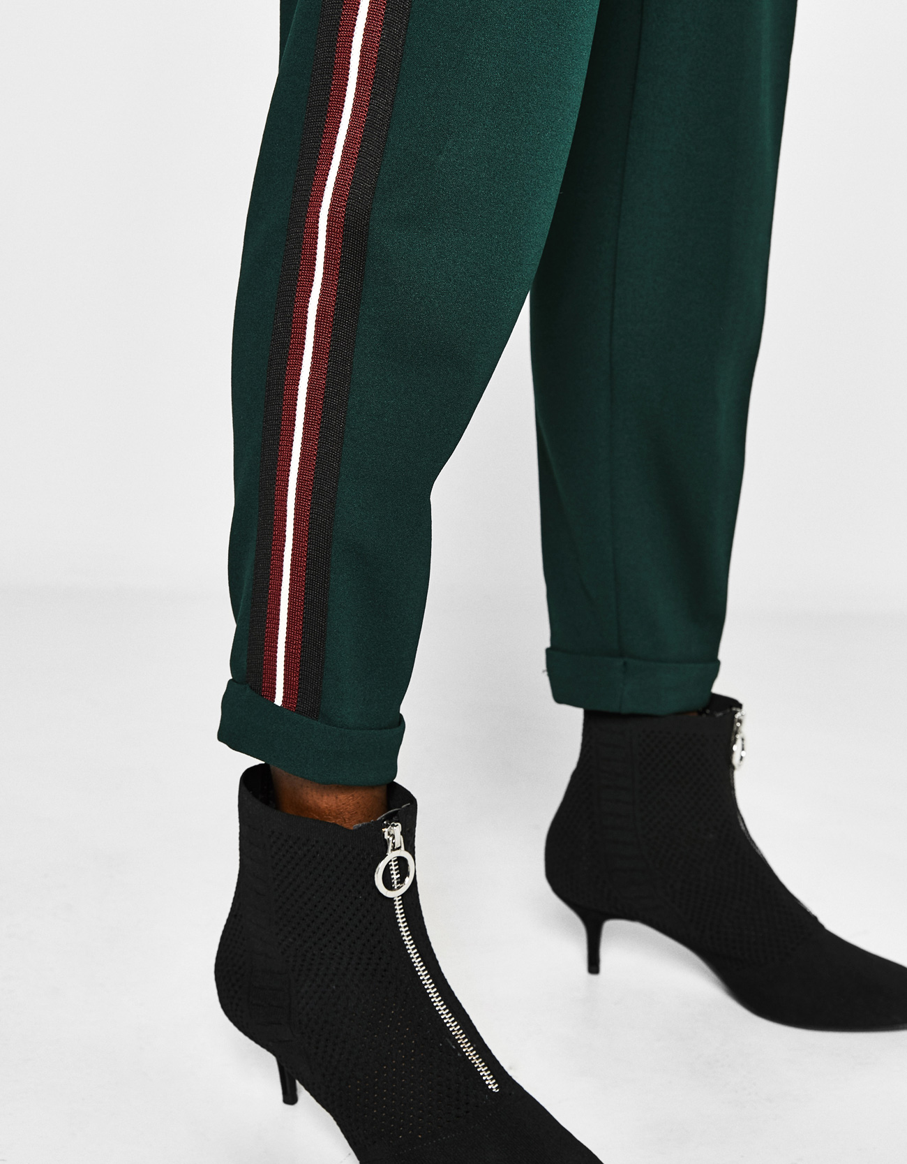 jogging trousers with side stripe