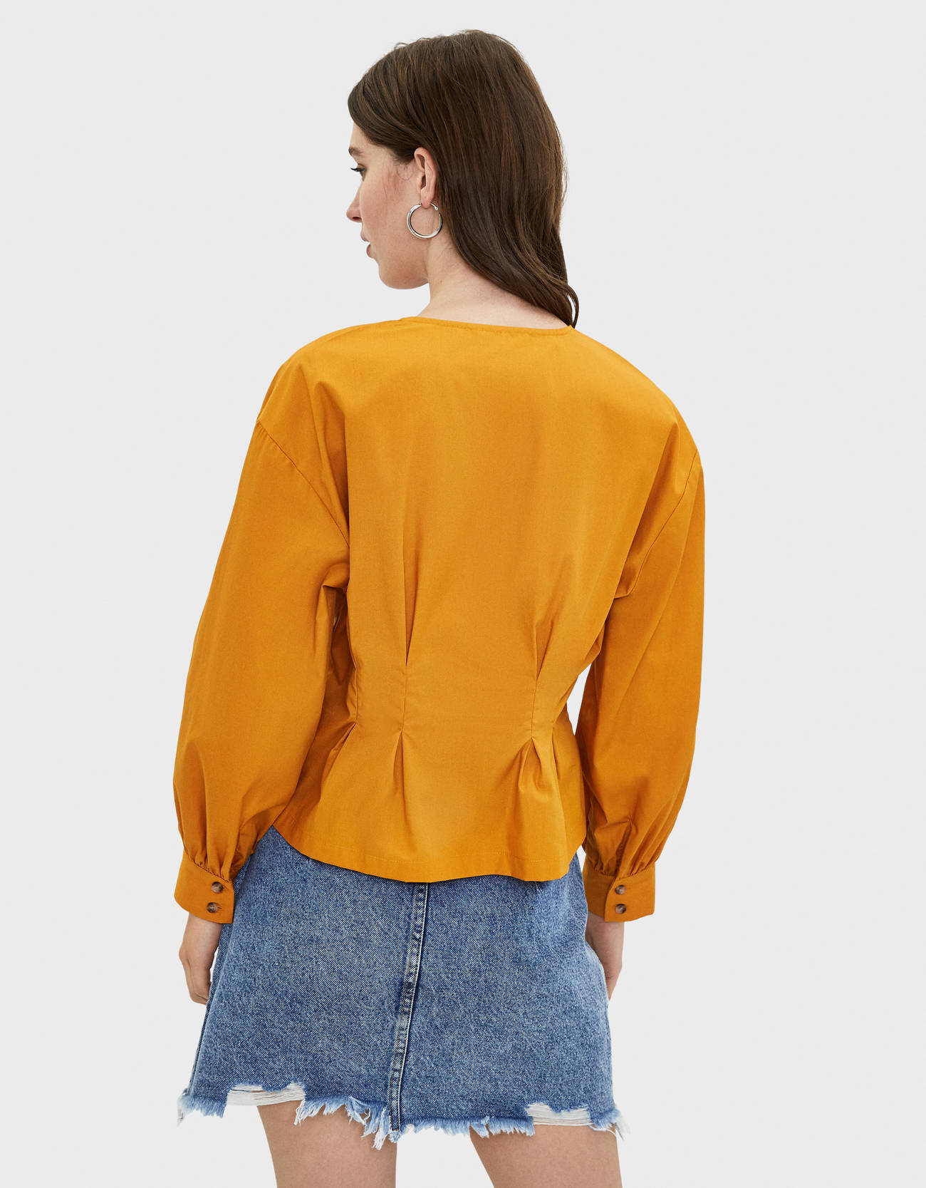 Bershka V yaka gömlek 0 Bershka V yaka gömlek 1
