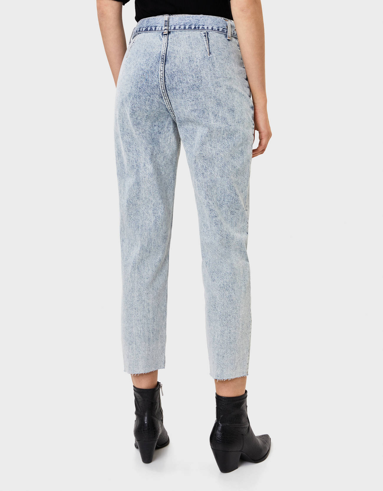 Bershka Kemerli mom fit jean 0 Bershka Kemerli mom fit jean 1