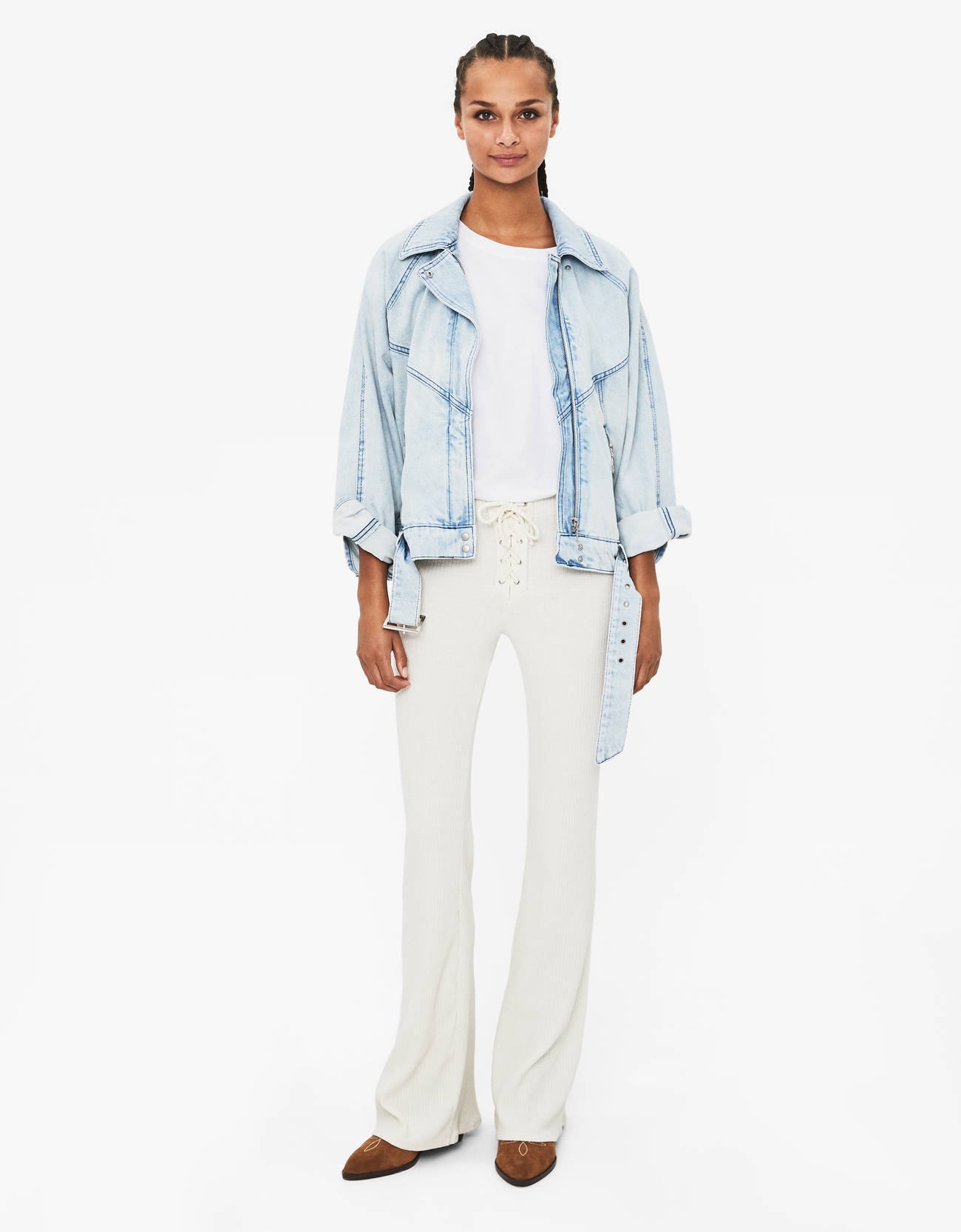 Pantalón Flare con lazada - null - Bershka Venezuela