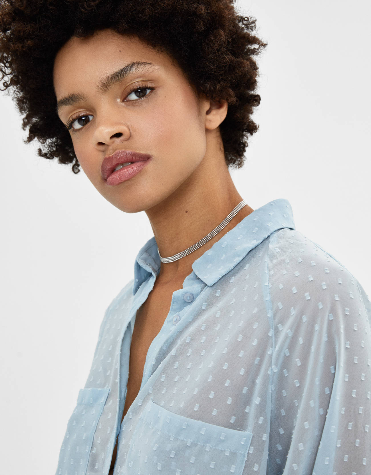 Bershka Plumeti detaylı gömlek 2 Bershka Plumeti detaylı gömlek 3
