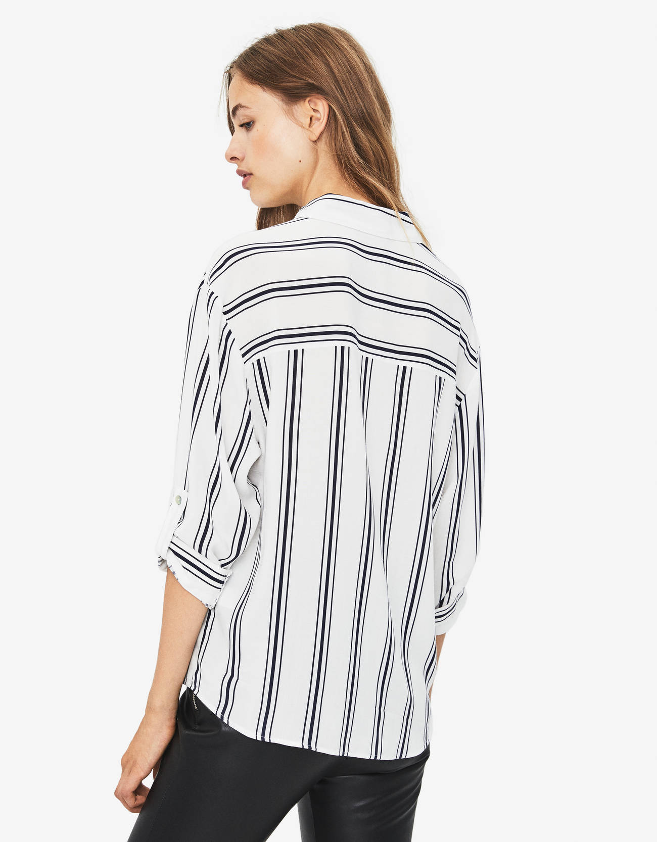Bershka Kıvrık kollu gömlek 0 Bershka Kıvrık kollu gömlek 1