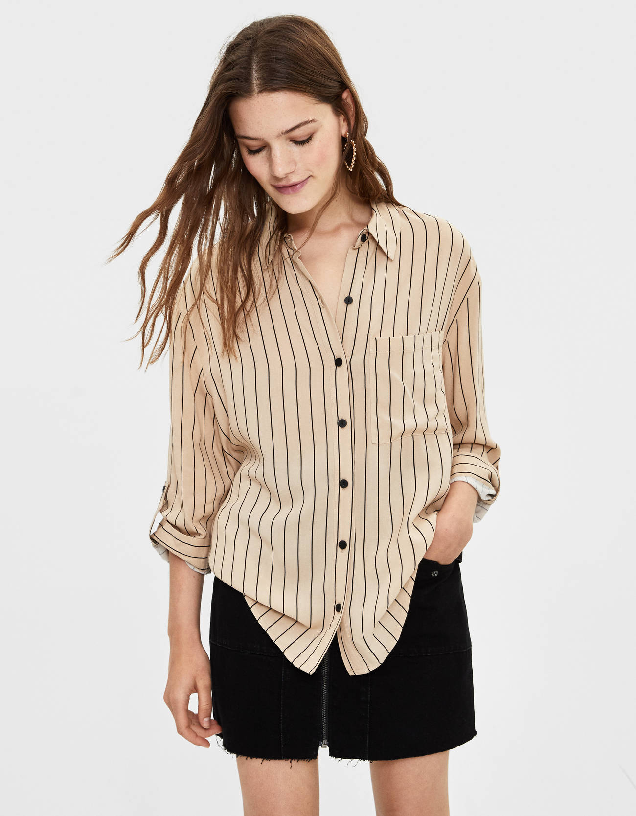 Bershka Kıvrık kollu gömlek 0 Bershka Kıvrık kollu gömlek 1