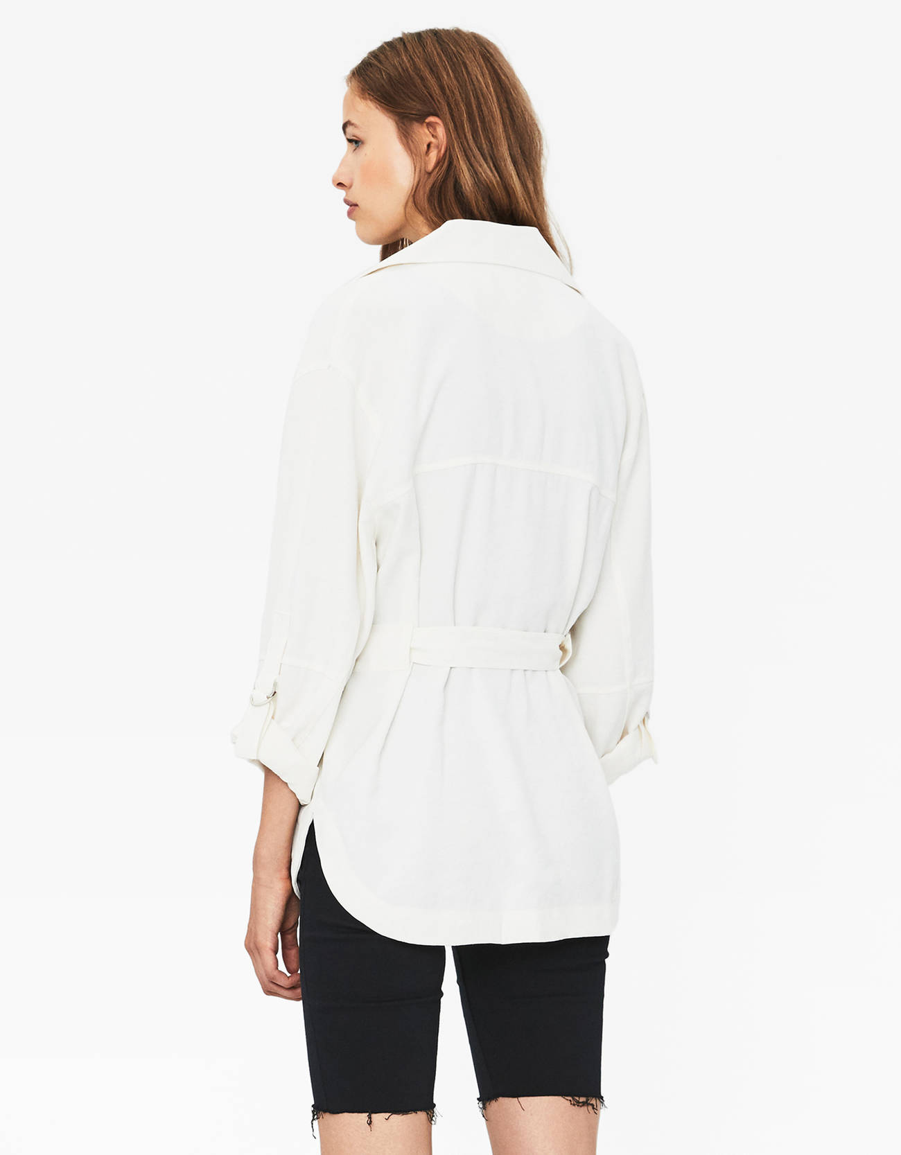 Куртка рубашечного кроя из ткани TENCEL® с поясом Белый Bershka