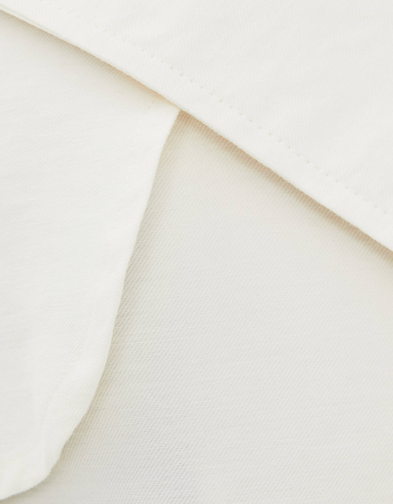 Куртка рубашечного кроя из ткани TENCEL® с поясом Белый Bershka