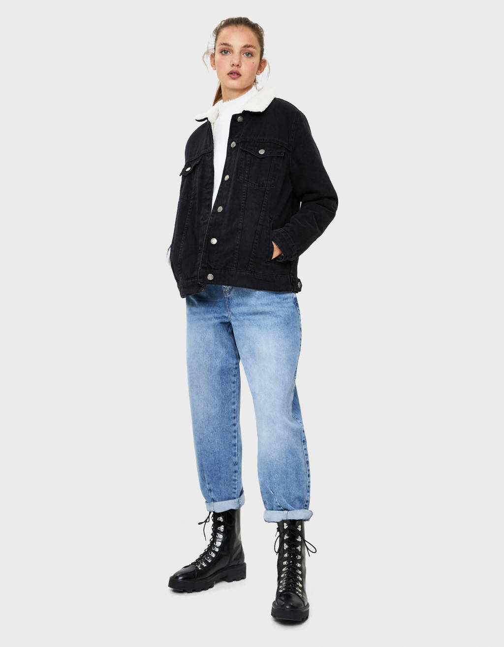 Tzin Mpoyfan Me Probataki Cargo Bershka Greece