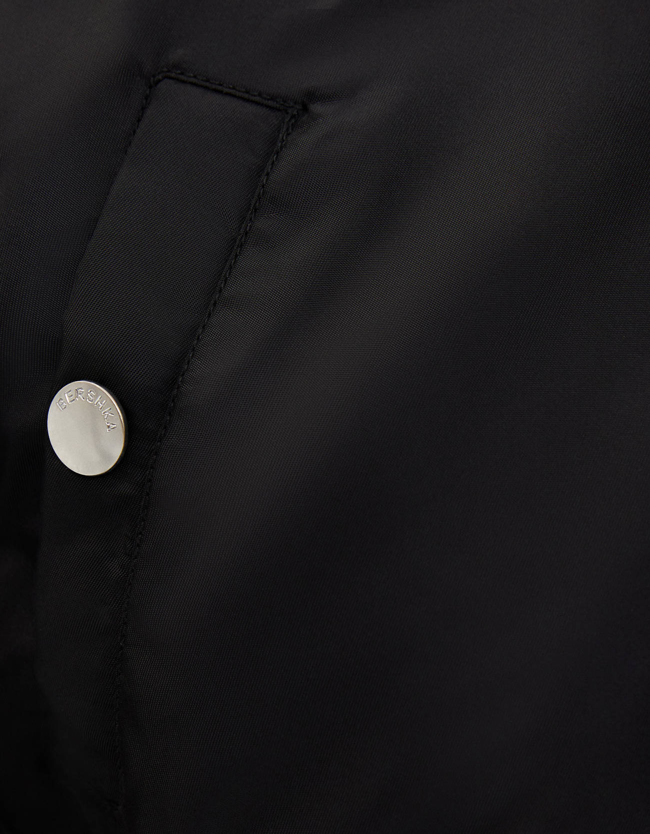 Куртка-бомбер с капюшоном Черный Bershka