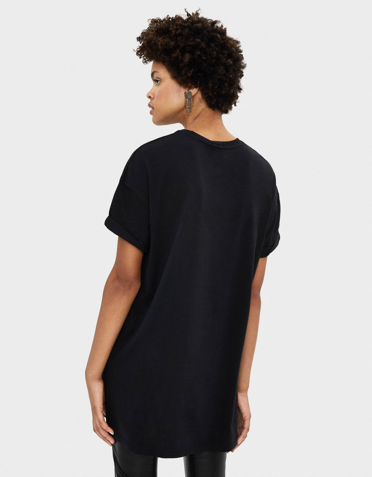 Bershka Kısa kollu uzun t-shirt 0 Bershka Kısa kollu uzun t-shirt 1