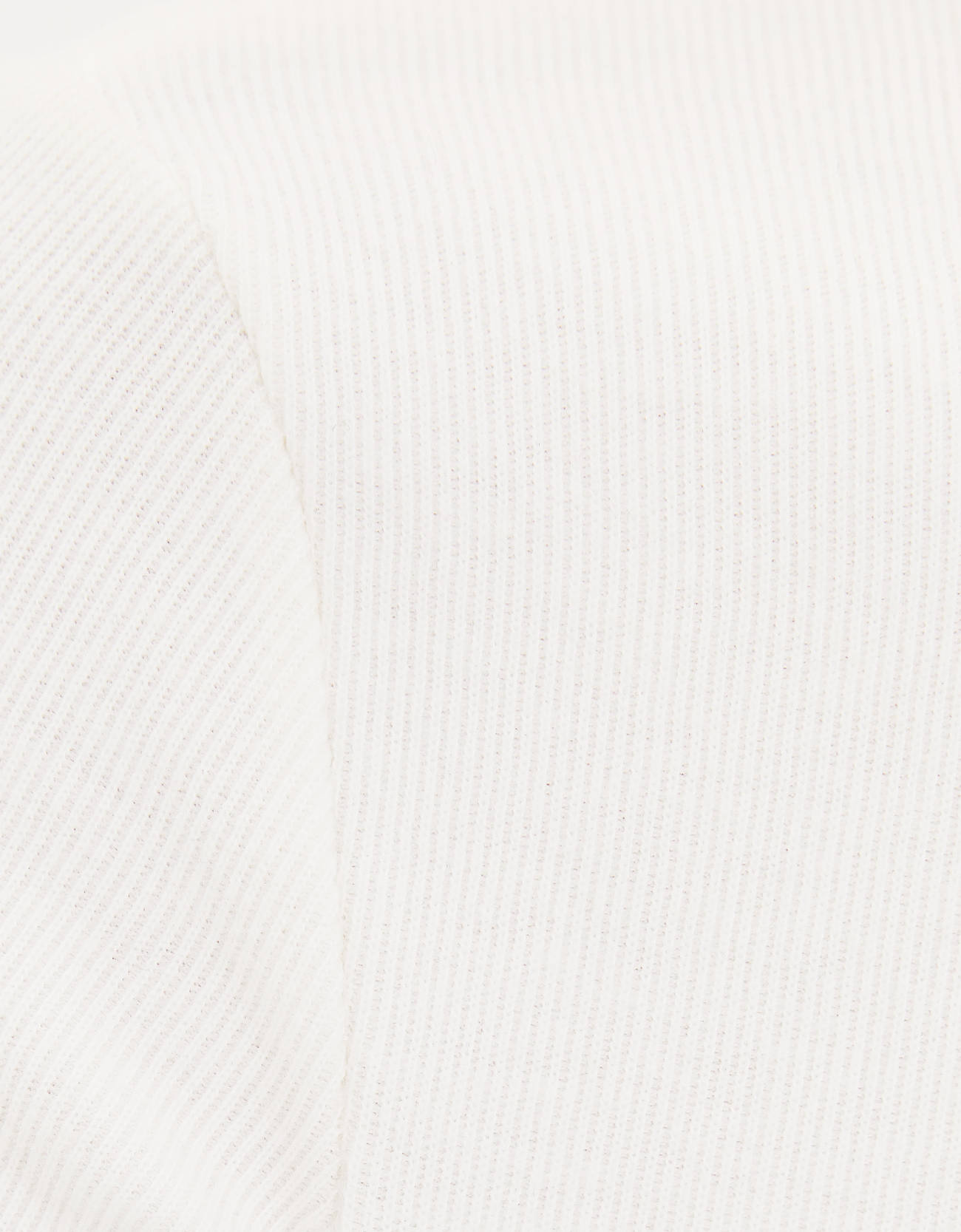 Bershka Dik yaka t-shirt 4 Bershka Dik yaka t-shirt 5