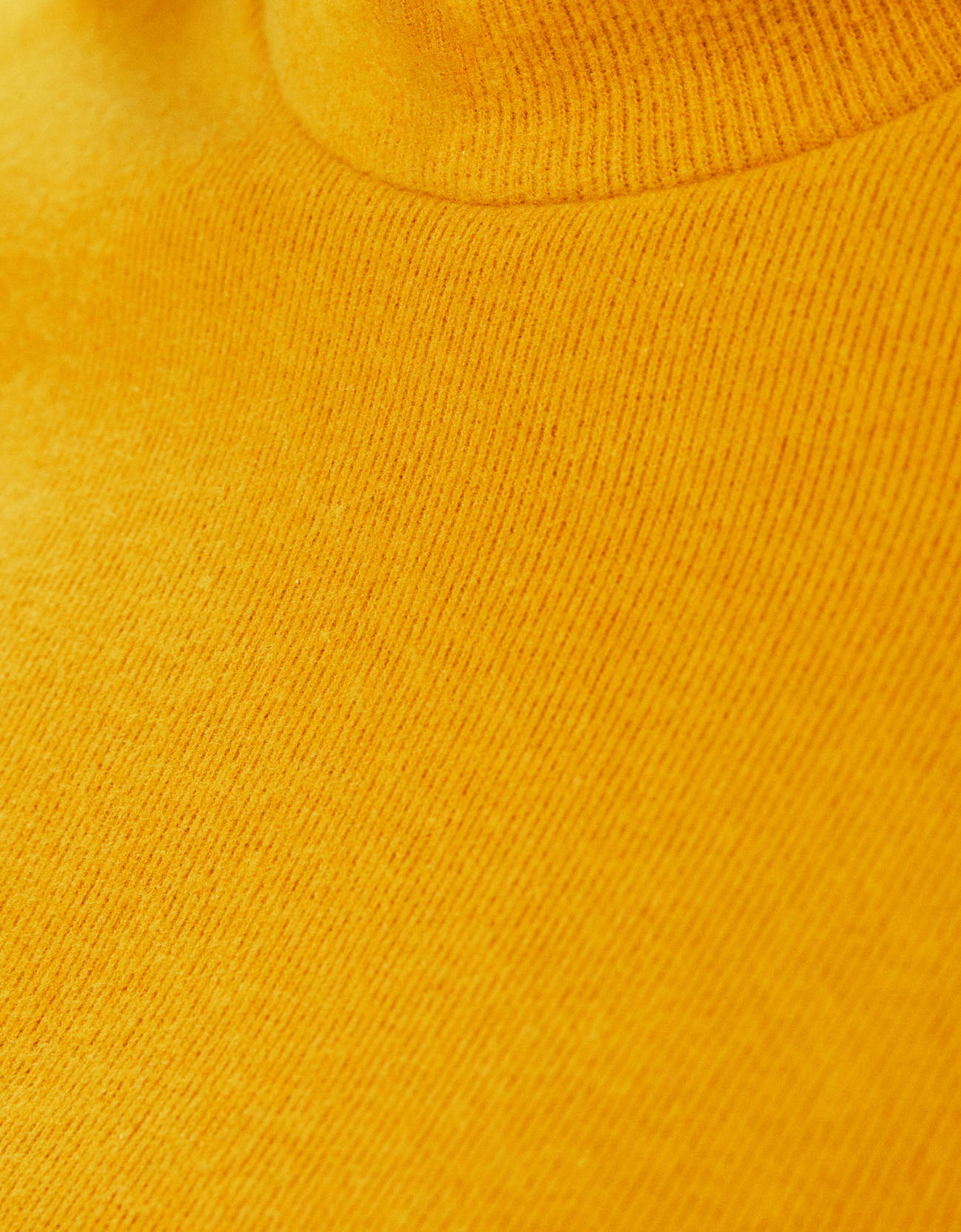 Bershka Dik yaka t-shirt 8 Bershka Dik yaka t-shirt 9