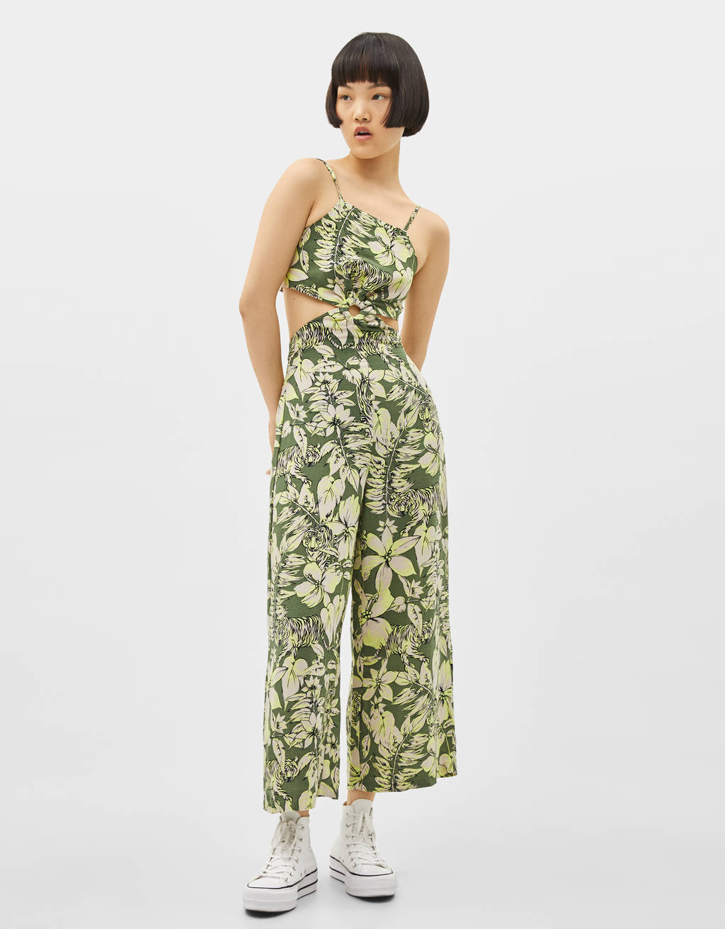 Dlhý overal s tropickým vzorom