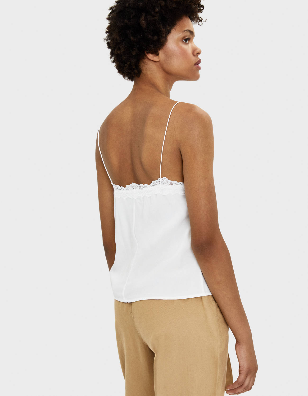 Bershka Dantel şeritli top 0 Bershka Dantel şeritli top 1