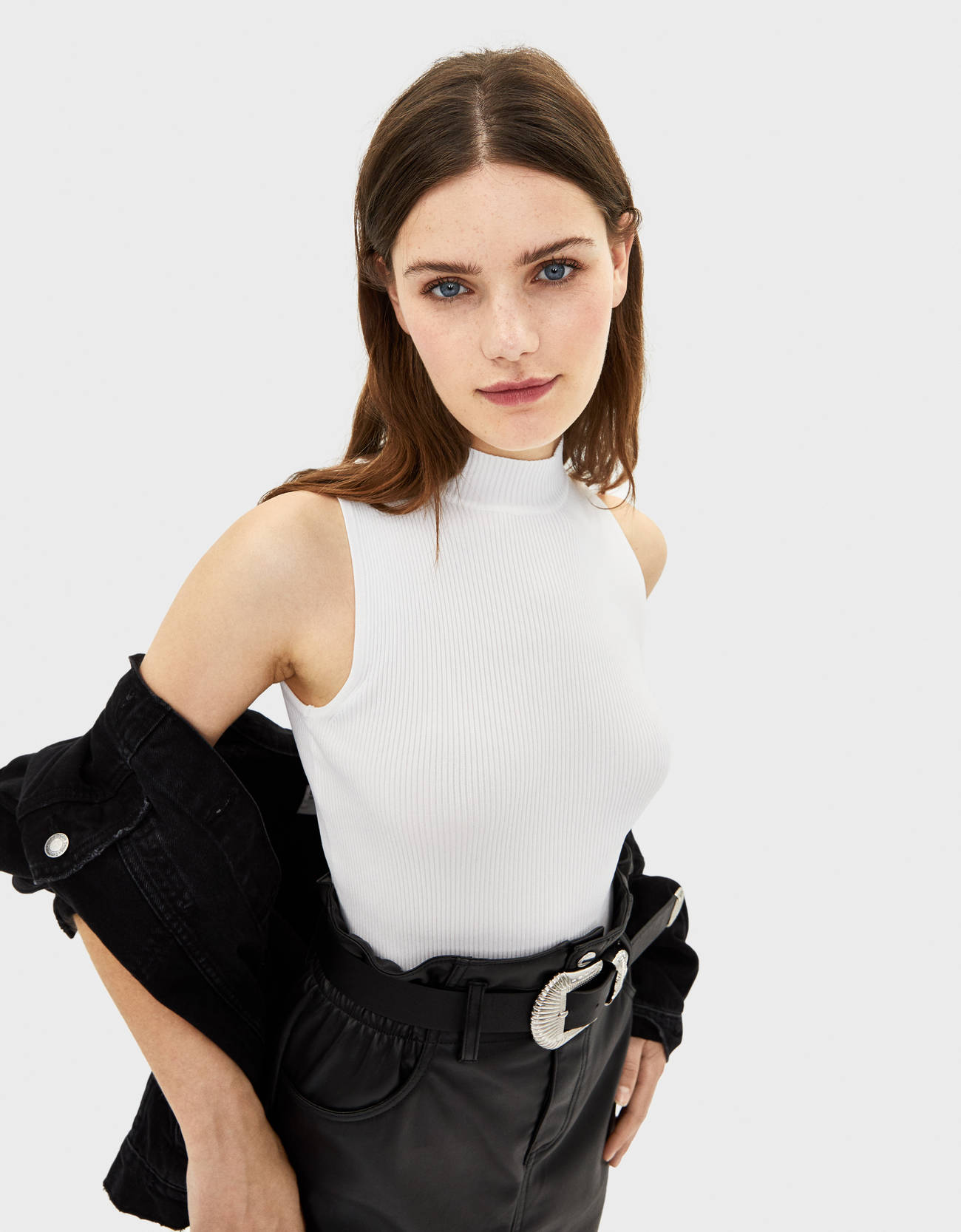 Bershka Dik yaka top 0 Bershka Dik yaka top 1