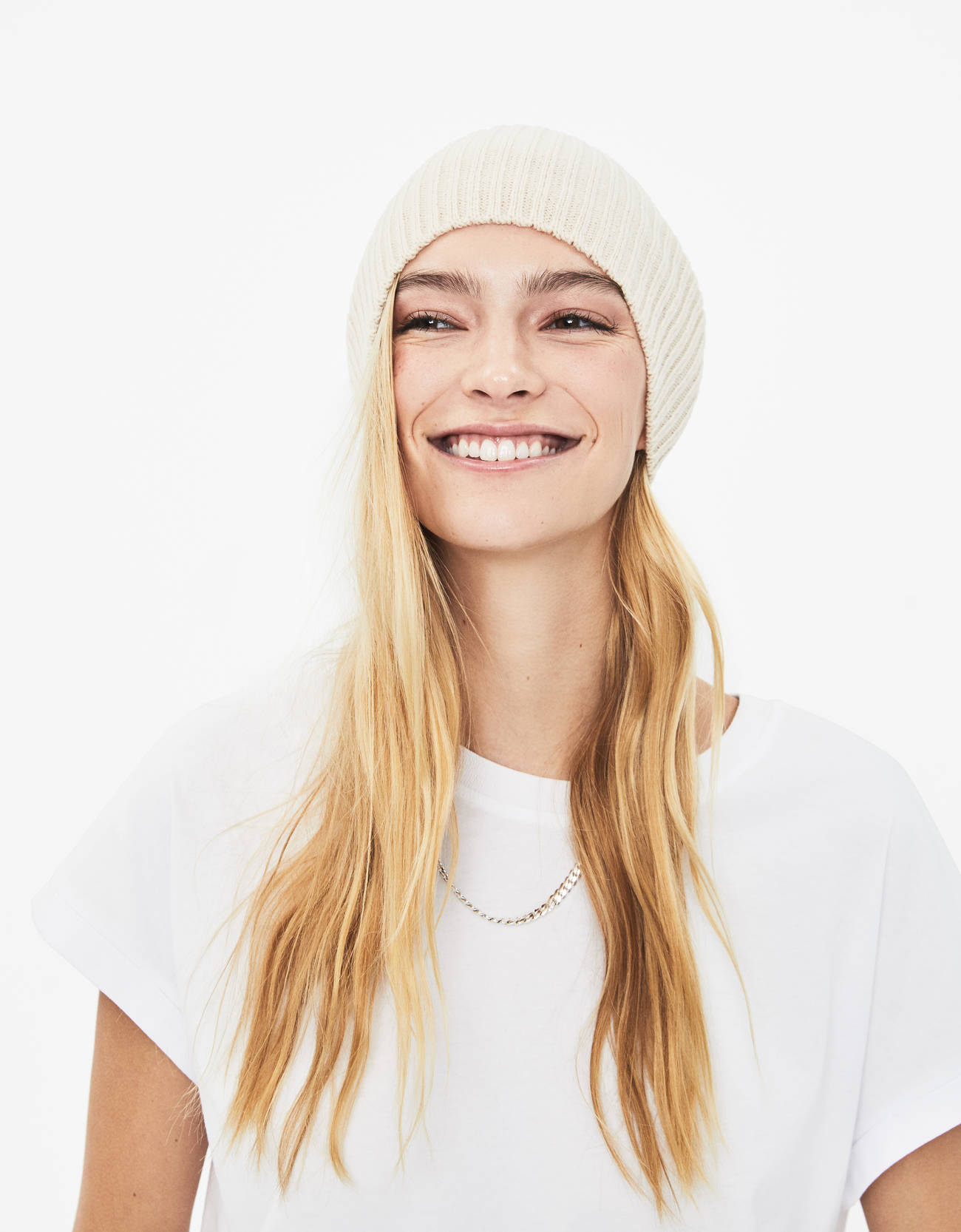 Bershka Fitilli bere 0 Bershka Fitilli bere 1