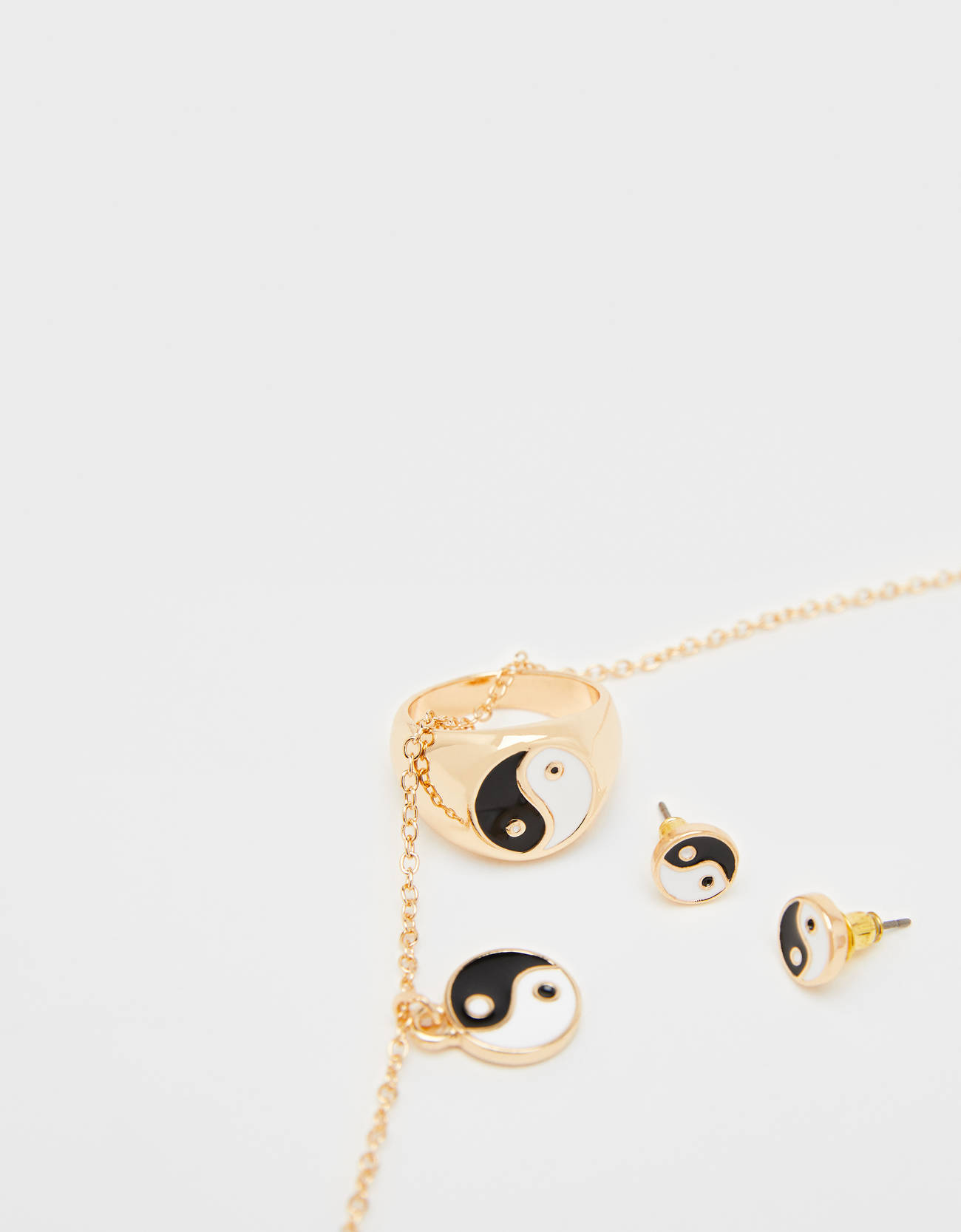 Bershka Yin yang bijuteri seti 4 Bershka Yin yang bijuteri seti 5