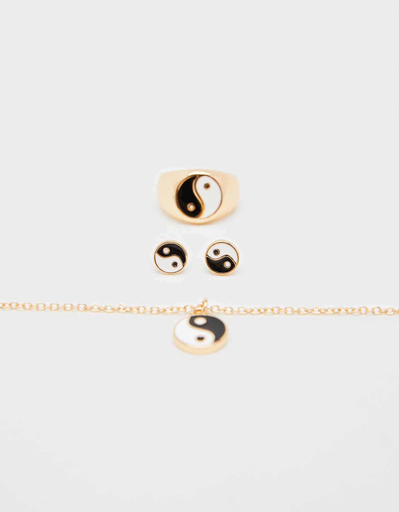 Bershka Yin yang bijuteri seti 2 Bershka Yin yang bijuteri seti 3