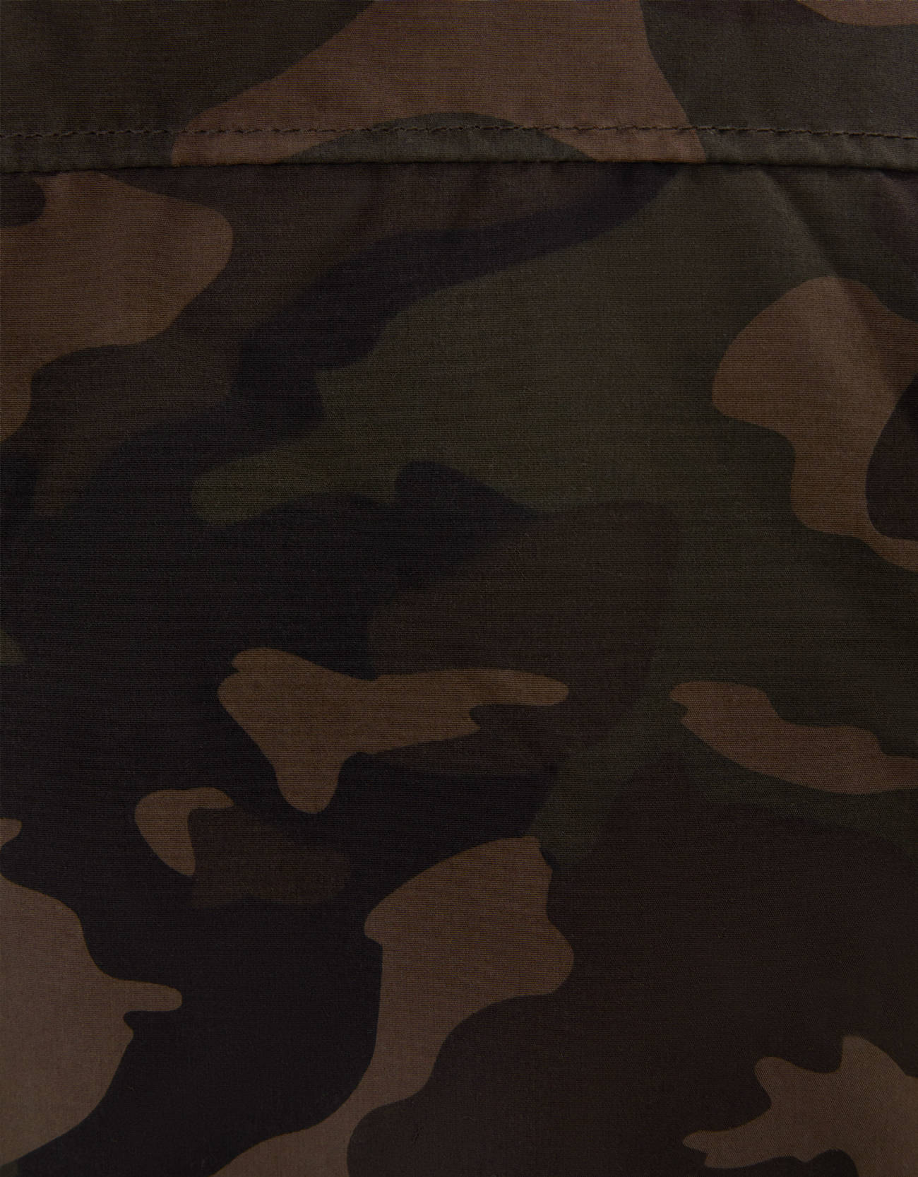 Bershka Kamuflaj desenli teknik parka 8 Bershka Kamuflaj desenli teknik parka 9