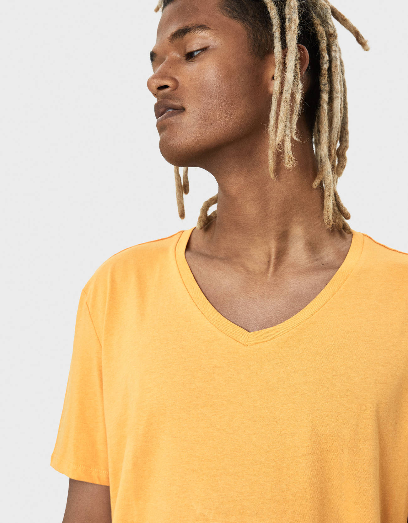 Bershka V yaka t-shirt 2 Bershka V yaka t-shirt 3